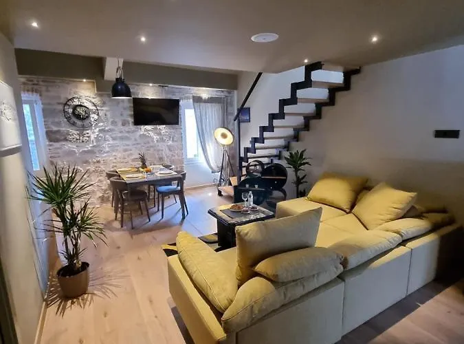 ˇdcˇ Modern Apartment Near The Church